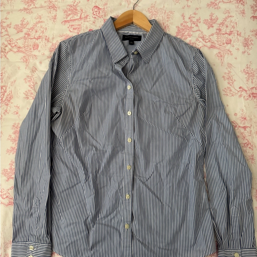 Banana Republic Non-Iron Blue and White Striped fitted button down Shirt